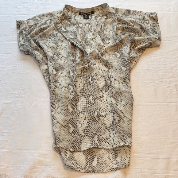 Belle Vere taupe/ivory patterned blouse. Short sleeve, 4 button down blouse. Med - Picture 4 of 4